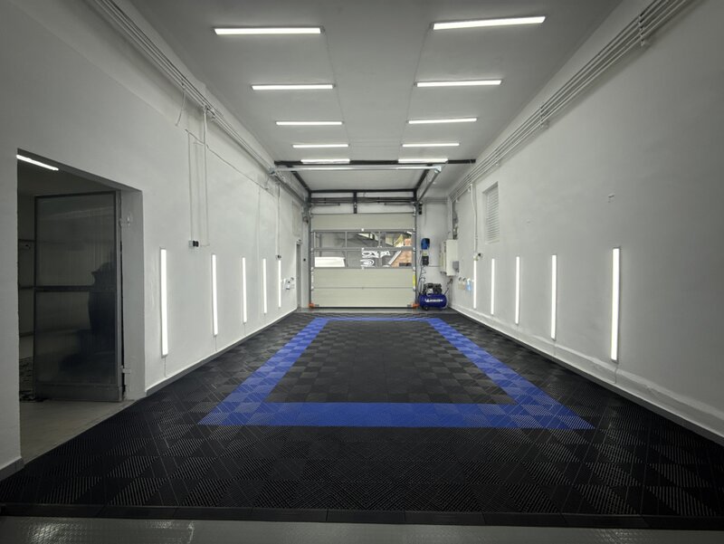 Hala Damaroaia + Curte / De Inchiriat