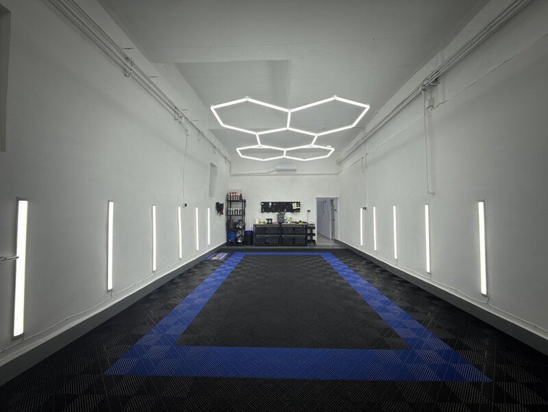 Hala Damaroaia + Curte / De Inchiriat