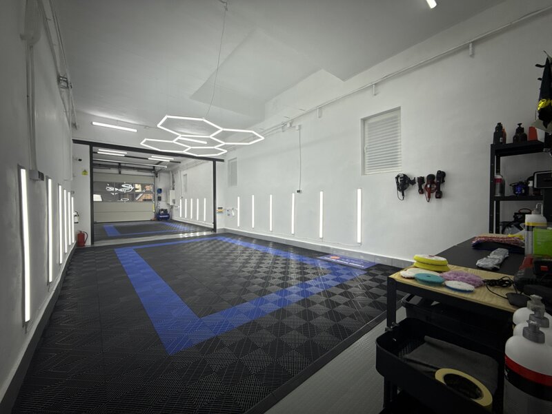 Hala Damaroaia + Curte / De Inchiriat