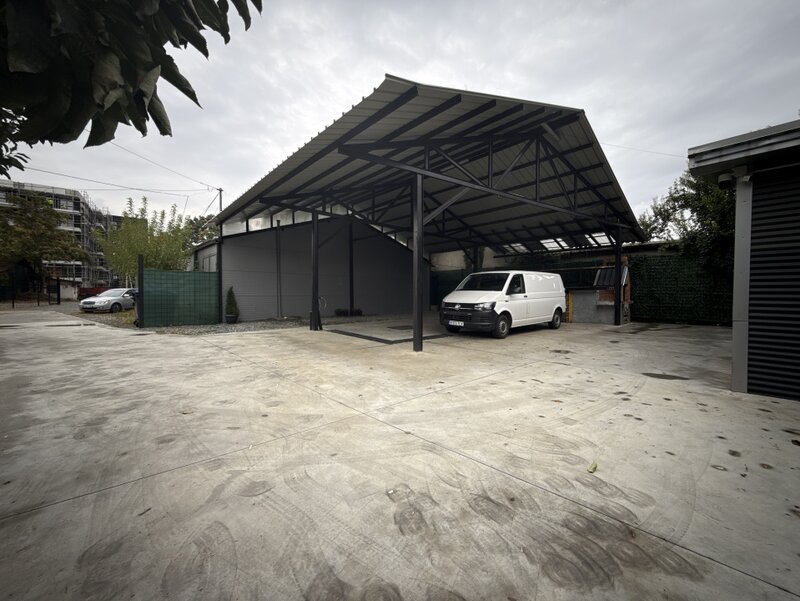 Hala Damaroaia + Curte / De Inchiriat